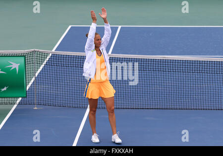 Kiev, Ukraine. 16 avril, 2016. Kateryna Bondarenko de l'Ukraine réagit après a gagné le match contre BNP Paribas FedCup Maria Irigoyen de l'Argentine à Campa Bucha Tennis Club à Kiev, Ukraine. Crédit : Oleksandr Prykhodko/Alamy Live News Banque D'Images