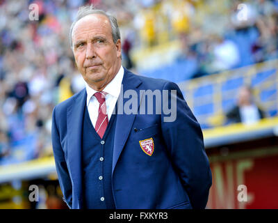 Bologne, Italie. 16 avril 2016 : Giampiero Ventura, entraîneur-chef de Torino FC, regarde la série pendant un match de football entre Torino FC et FC Bologne. Credit : Nicolò Campo/Alamy Live News Banque D'Images