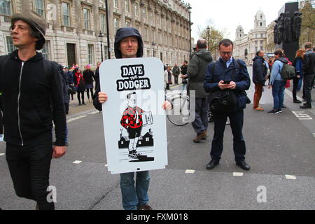 Londres, Royaume-Uni. 16 avril, 2016. La "Fin mars, maintenant d'austérité Cameron doit aller'. À partir de Gower Street et Euston Road, la fin mars à Trafalgar Square. La marche est axée sur la réduction des gouvernements britannique de la santé, du logement, du ministère du Travail et des pensions et les budgets de l'éducation. Credit : Penelope Barritt/Alamy Live News Banque D'Images