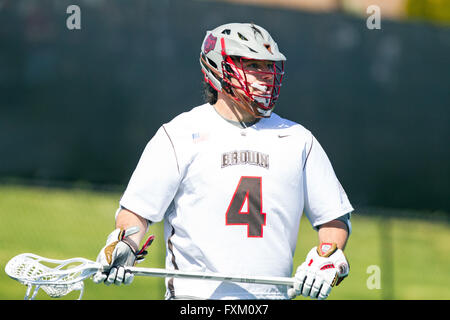 Domaine Stevenson-Pincince. Apr 16, 2016. RI, USA ; les ours bruns attaquant Dylan Molloy (4) au cours de la partie de crosse NCAA entre Yale bulldogs et les ours bruns à Stevenson-Pincince Champ. Brown défait 14-12 Yale. M. Anthony Nesmith/Cal Sport Media/Alamy Live News Banque D'Images