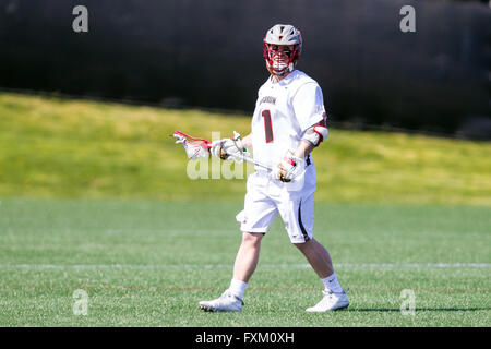 Domaine Stevenson-Pincince. Apr 16, 2016. RI, USA ; le milieu de l'ours brun Matt Graham (1) au cours de la partie de crosse NCAA entre Yale bulldogs et les ours bruns à Stevenson-Pincince Champ. Brown défait 14-12 Yale. M. Anthony Nesmith/Cal Sport Media/Alamy Live News Banque D'Images