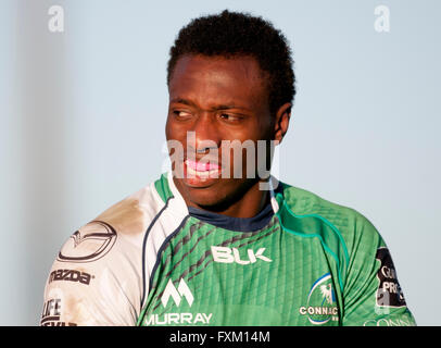 Galway, Irlande. Apr 16, 2016. Niyi Adeolokun de Connacht en photo au cours de la Guinness PRO12 match de rugby entre Connacht Rugby et de Munster Rugby au Sportsground à Galway, Irlande, 16 avril 2016. Crédit : Andrew Surma/Alamy Live News Banque D'Images