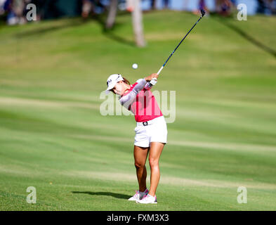 16 avril 2016 - Lee Minjee hits son tir d'approche au 18e trou lors de la ronde finale du Championnat Lotte présenté par Hershey à Ko Olina Golf Club à Kapolei, HI Banque D'Images