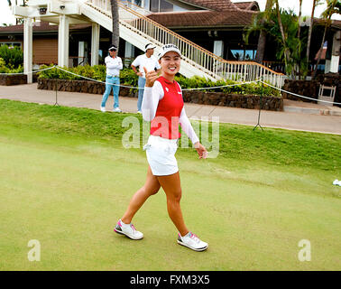 16 avril 2016 - Minjee Lee donne l'Hawaiian ''shaka'' après avoir remporté le championnat de Lotte présenté par Hershey à Ko Olina Golf Club à Kapolei, HI Banque D'Images