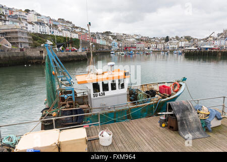 Les bateaux de pêche amarrés dans le port de port de pêche de Brixham Devon UK Banque D'Images