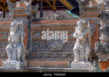 La sculpture traditionnelle balinaise et statue, Ubud, Bali, Indonésie Banque D'Images