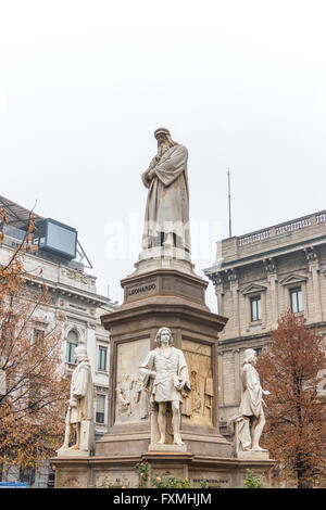 Statue de Leonardo da Vinci, Milan, Italie Banque D'Images