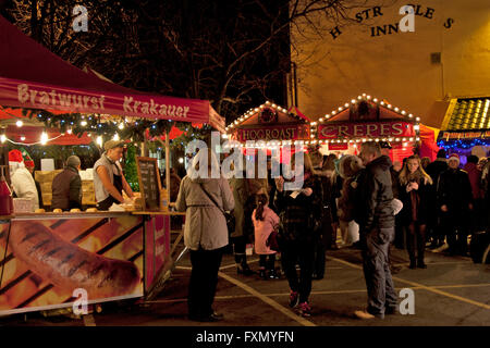 Marché de Noël de Lincoln, Lincolnshire, Angleterre, rôti de porc, saucisse et les vendeurs de crêpe au Westgate près du château