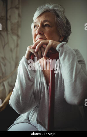 Happy woman sitting Banque D'Images