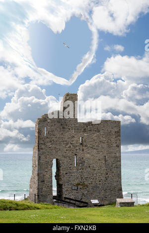 Coeur d'amour au-dessus des nuages en forme de château de Ballybunion, dans le comté de Kerry Irlande Banque D'Images