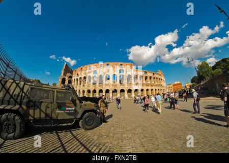 Déploiement de la sécurité militaire, Rome, colosseum Banque D'Images