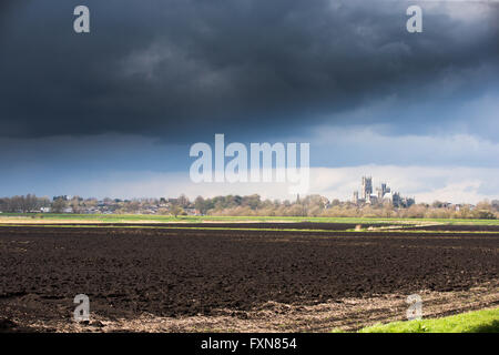 Menaces sur Cathédrale d'Ely dans le Cambridgeshire Fens Banque D'Images