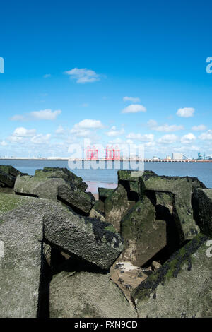 La plage en béton à New Brighton, défenses Wallasey, Merseyside, Royaume-Uni Banque D'Images