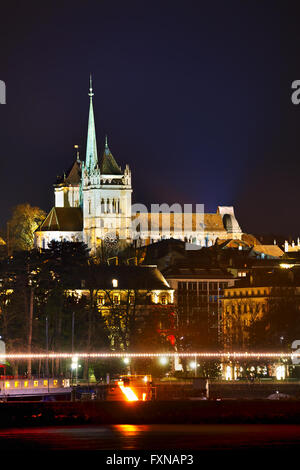 La ville de Genève sommaire avec la Cathédrale St Pierre à Genève, Suisse. Banque D'Images