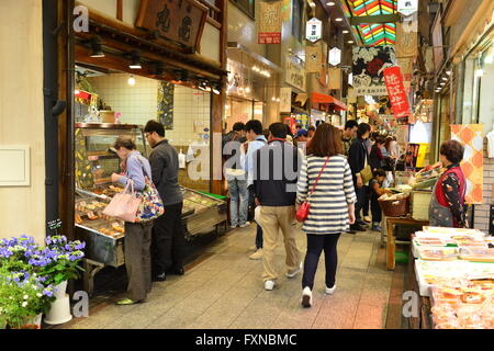 Marché Nishiki, Kyoto, Japon Banque D'Images