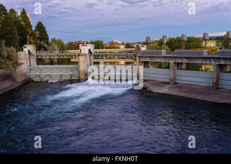 Upper Falls barrage sur la rivière Spokane de Spokane, Washington, Banque D'Images