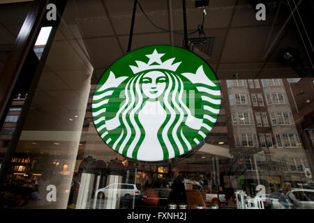 Magasin Starbucks signe - USA Banque D'Images