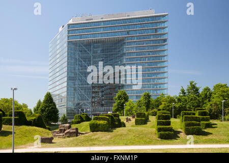 Porte de la ville, siège de la chancellerie de l'état de Rhénanie du Nord-Westphalie et le premier ministre, Düsseldorf, Rhénanie Banque D'Images