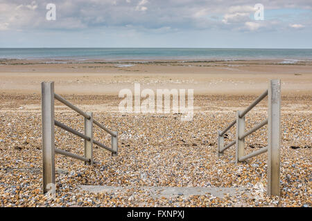 Des mesures pour la plage, la baie Minnis, Birchington, Thanet, dans le Kent, UK Banque D'Images