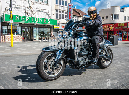 Southend Shakedown est un grand rassemblement de motocyclistes le long de la promenade de la station balnéaire de Southend Essex Banque D'Images