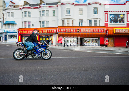 Southend Shakedown est un grand rassemblement de motocyclistes le long de la promenade de la station balnéaire de Southend Essex Banque D'Images