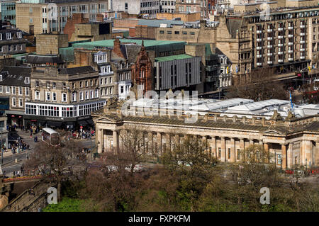 Vue sur Princes Street et la Scottish National Gallery à Édimbourg, Royaume-Uni Banque D'Images