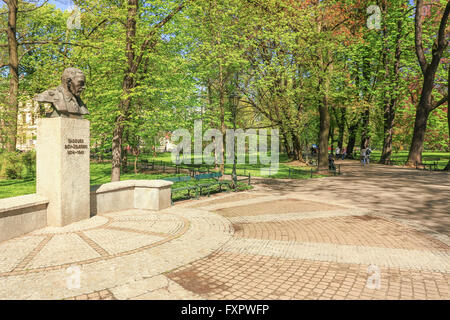 Une vue sur le parc Planty la plus célèbre place des promenades à Cracovie. Pologne Banque D'Images