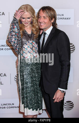 Manhattan, New York, USA. 16 avril, 2016.singer/songwriter Keith Urban et actrice/producteur Nicole Kidman assister à 'La famille Fang' Premiere pendant 2016 Tribeca Film Festival at John Zuccotti Theatre au BMCC Tribeca Performing Arts Centre le 16 avril 2016 à New York. Crédit : Miro Vrlik Photography/Alamy Live News Banque D'Images