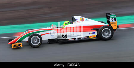 Le pilote allemand Mick Schumacher de Prema Powerteam fr en action lors de l'ADAC Formule 4 course à Oschersleben, Allemagne, 17 avril 2016. Photo : JENS WOLF/dpa Banque D'Images