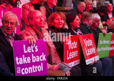 Brexit partisans à Manchester pour Boris Johnston MP au "VOTE LAISSER' rassemblement pour sortir de l'Euro sur le référendum du 23 juin. Banque D'Images