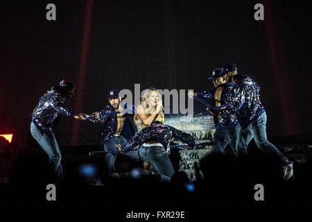 Milan, Italie. 16 avr, 2016. Mariah Carey performing live au mediolanum forum à Milan, Italie, le 16 avril 2016 Credit : mairo cinquetti/Alamy live news Banque D'Images