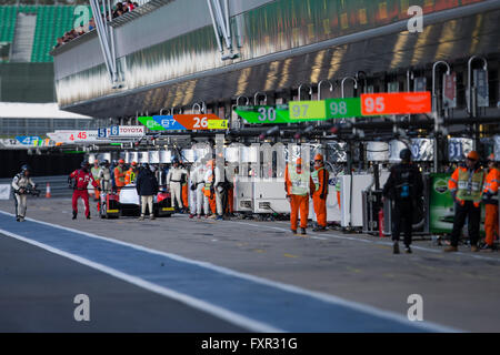 Silverstone, UK. 17 avr, 2016. FIA World Endurance Championship Round 1, 6 heures de Silverstone. Les couleurs de la fosse. © Plus Sport Action/Alamy Live News Banque D'Images