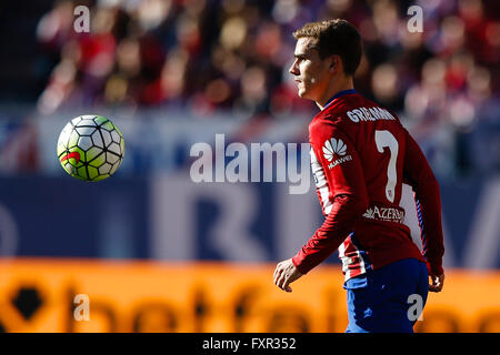 Madrid, Espagne. 17 avr, 2016. Antonie Griezmann (7) Atletico de Madrid. La Liga entre l'Atletico de Madrid et Grenade CF au Vicente Calderón, Madrid, Espagne, le 17 avril 2016 . Credit : Action Plus Sport/Alamy Live News Banque D'Images