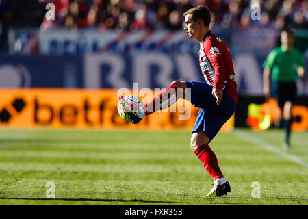 Madrid, Espagne. 17 avr, 2016. Antonie Griezmann (7) Atletico de Madrid. La Liga entre l'Atletico de Madrid et Grenade CF au Vicente Calderón, Madrid, Espagne, le 17 avril 2016 . Credit : Action Plus Sport/Alamy Live News Banque D'Images