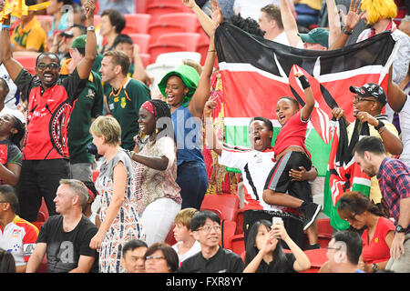 Singapour. 17 avr, 2016. Fans, le 17 avril 2016 - Rugby Sevens World Series HSBC : Singapour, match de rugby à VII au Kenya et Fidji (Cup) au Stade National de Singapour. © Haruhiko Otsuka/AFLO/Alamy Live News Banque D'Images