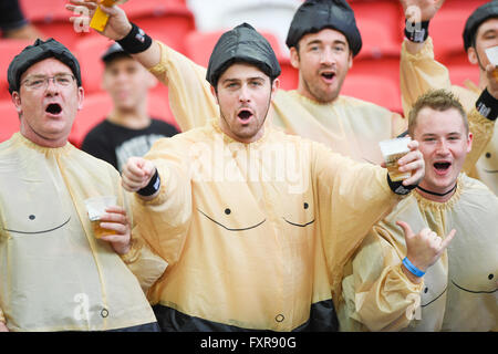 Singapour. 17 avr, 2016. Fans, le 17 avril 2016 - Rugby Sevens World Series HSBC : Singapour, match de rugby à VII du Japon et du Portugal au Stade National de Singapour. © Haruhiko Otsuka/AFLO/Alamy Live News Banque D'Images