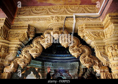 Magnifique, complexe, en Thorana en pierre à sculpter Jain temple de Fort Jaisalmer, Jaisalmer, Rajasthan, Inde, Asie Banque D'Images