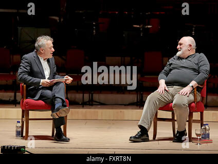 Alexei Sayle dans 'Une soirée avec Alexei Sayle' à Liverpool Philharmonic Hall comprend : Alexei Sayle, Frank Cottrell-Boyce Où : Liverpool, Royaume-Uni Quand : 17 Mars 2016 Banque D'Images