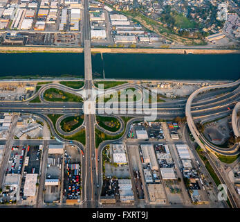 Vue aérienne, de l'autoroute Interstate 710 W Anaheim Street, cloverleaf intersection, Long Beach, comté de Los Angeles Banque D'Images