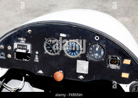 Tableau de bord dans le cockpit du vieux Planeur Banque D'Images