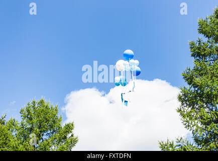 Ballons d'été battant Banque D'Images