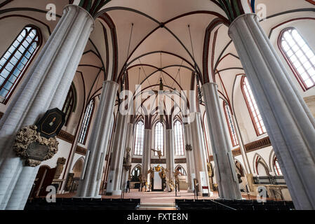 Vue de l'intérieur de l'Église dans le quartier historique de Nikolaiviertel à Mitte, Berlin, Allemagne Banque D'Images