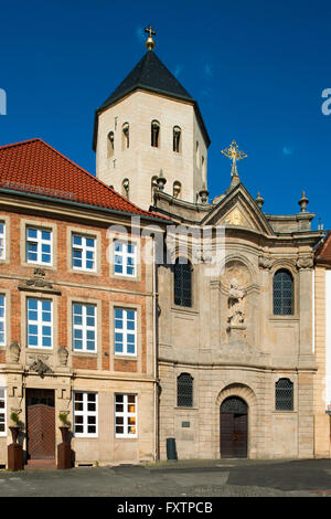 Deutschland, Nordrhein-Westfalen, Paderborn, Gaukirche Saint-ulrich, Barockfassade Christoph Franz von Nagel, Blick vom Marktplatz Banque D'Images