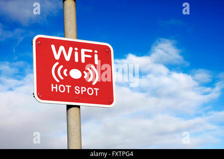 Wifi Hotspot sign against a blue sky Banque D'Images