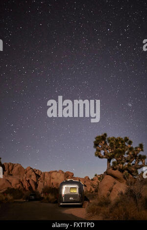 Remorque de tourisme à Joshua Tree National Park, Californie Banque D'Images