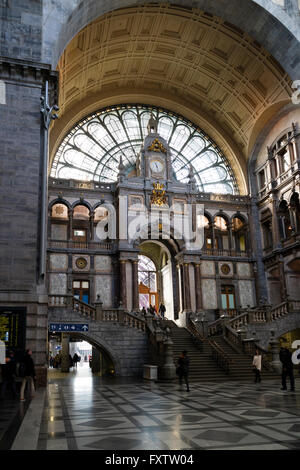 Entrée de la gare centrale d'Anvers Banque D'Images