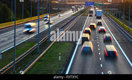 Quatre voies à l'accès à l'autoroute en Pologne. Banque D'Images