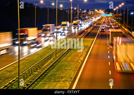 Quatre voies à l'accès à l'autoroute en Pologne. Banque D'Images