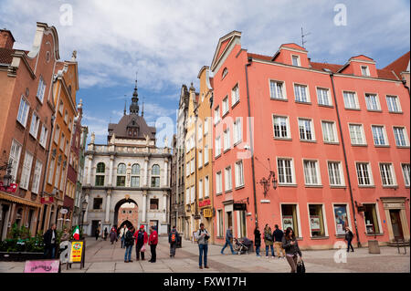 Zlota Brama à Gdansk, Golden Gate à Long Lane, vue à Tkacka rues Dluga et croisement de la vieille ville de Dantzig, voyage. Banque D'Images