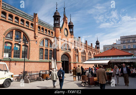 Hala Targowa à Gdansk, le marché couvert extérieur de l'immeuble de 1896 à Danzig, l'architecture touristique et voyage Banque D'Images